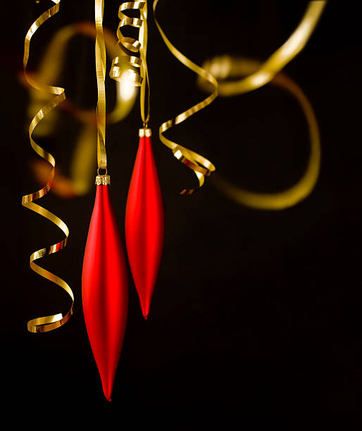 decoração de natal - ribbon curled up hanging christmas imagens e fotografias de stock