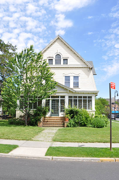 istock Victorian Style Home Front Yard Sidewalk Curb 153941316