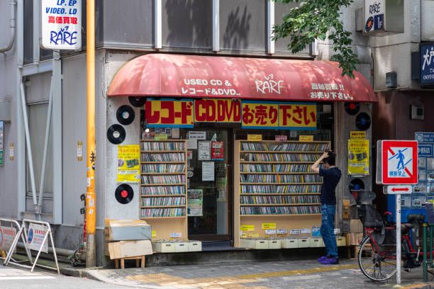 cd, dvd shop w: nakano, tokyo, japan - cd audio zdjęcia i obrazy z banku zdjęć