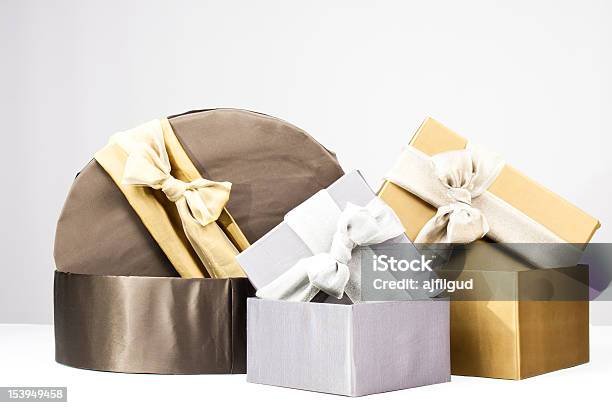 Cajas Actual Foto de stock y más banco de imágenes de Caja - Caja, Caja de regalo, Cinta