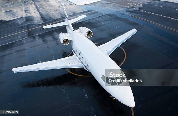 Negocios Falcon Jet Foto de stock y más banco de imágenes de Jet Corporativo - Jet Corporativo, Avión privado, Aeropuerto