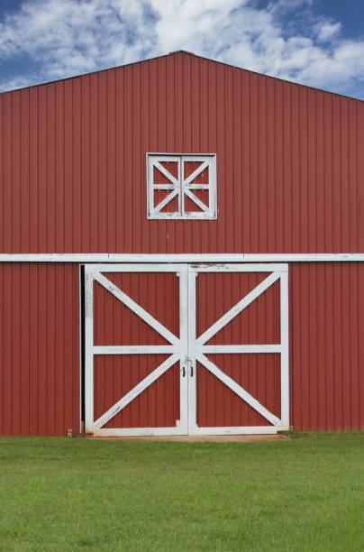 istock Classic Red Barn on Green Grass With Blue Sky. Rural East Texas 1539572607