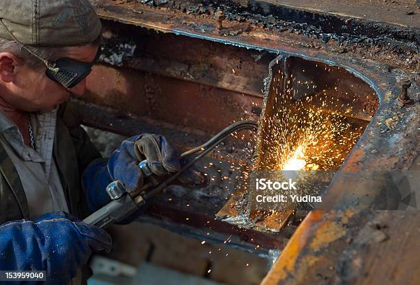 Lavoratore Utilizzando Una Torcia Propano - Fotografie stock e altre immagini di Acciaio - Acciaio, Artigiano, Attrezzatura