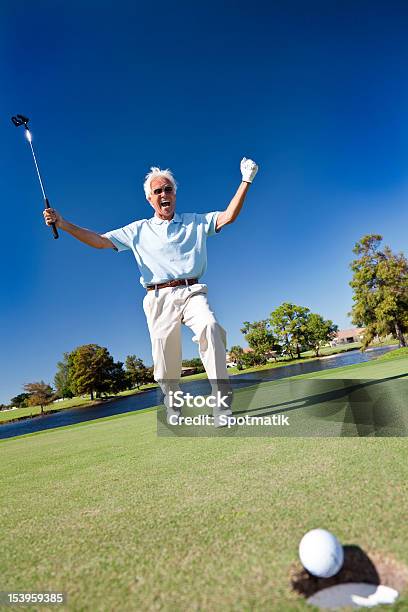 Feliz Celebrando Sucesso Homem Idoso Jogar Golfe - Fotografias de stock e mais imagens de Comemoração - Conceito - Comemoração - Conceito, Golfe, Adulto