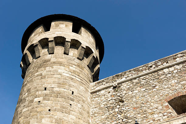 medieval bastion en castillo de buda, budapest, - fort budapest medieval royal palace of buda fotografías e imágenes de stock