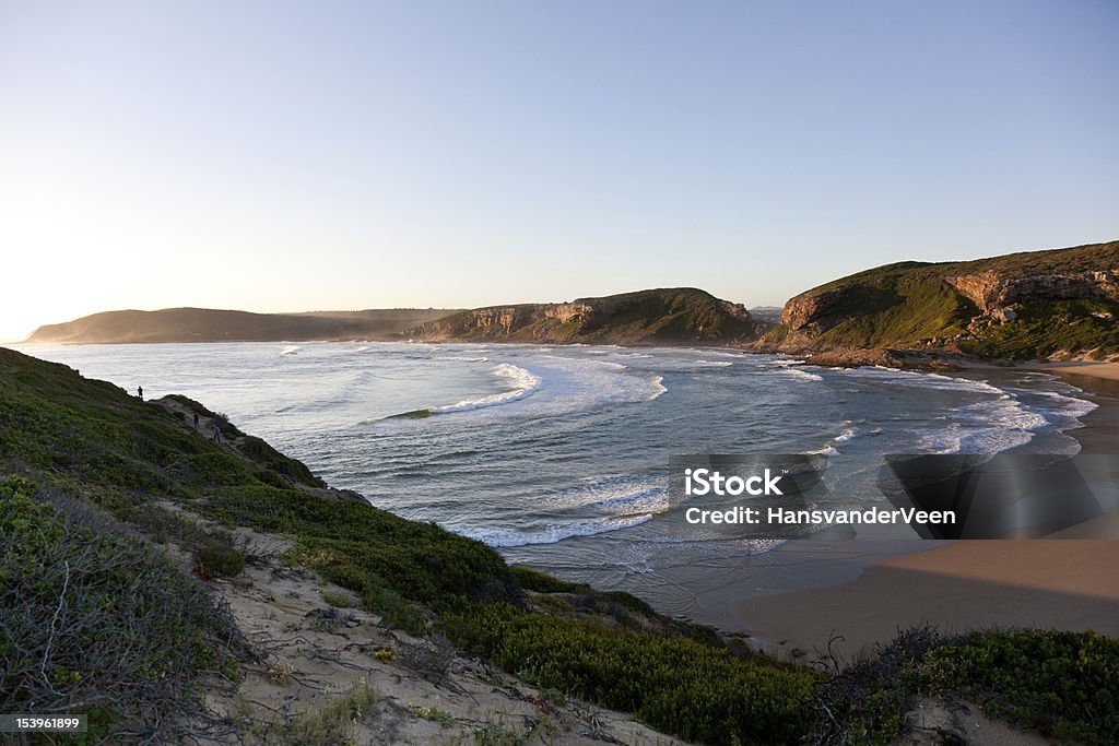 Sun 설정 over Robberg, Plettenberg 베이, 남아프리카 공화국 - 로열티 프리 플래튼버그 만 스톡 사진