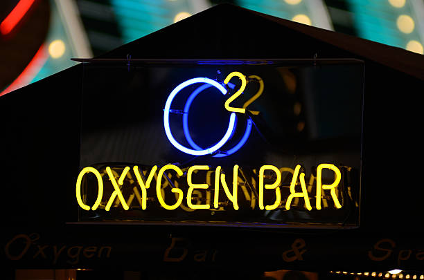 Oxygen Bar Oxygen Bar neon sign in a shopping Center medical oxygen equipment stock pictures, royalty-free photos & images