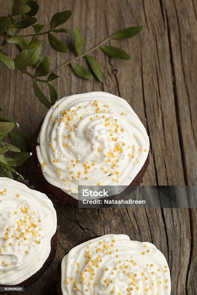 Cupcakes mit Schlagsahne - Lizenzfrei Aufschäumen Stock-Foto