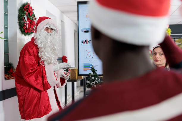 istock Speaker dressed as Santa in meeting 1539697578