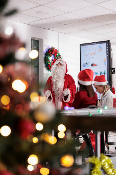 istock Manager dressed as Santa holding meeting 1539700278