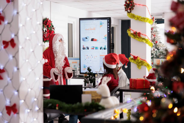 istock Motivational speaker dressed as Santa 1539701327