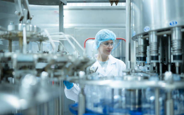 istock Female quality control worker inspecting water bottle on production line in drinking water factory 1539728287