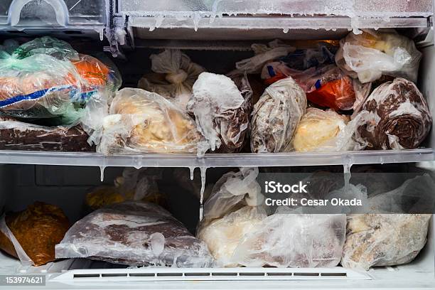 Comida Congelada En El Congelador Foto de stock y más banco de imágenes de Alimento - Alimento, Color - Tipo de imagen, Congelador