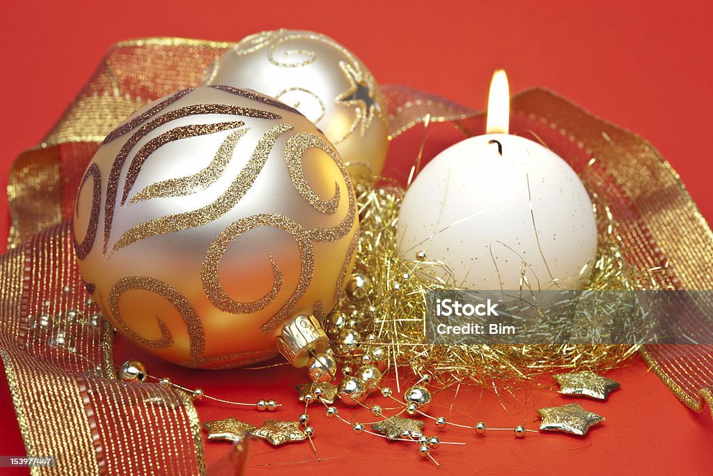 Navidad oro ornamentos - Foto de stock de A la moda libre de derechos