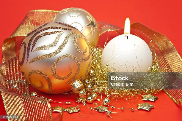 Navidad Oro Ornamentos Foto de stock y más banco de imágenes de A la moda - A la moda, Acontecimiento, Adorno de navidad