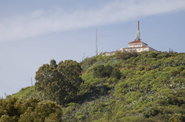 istock Building with telecommunications antennas. 1539796980