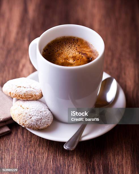 Filiżanka Kawy I Dwa Biscotti Di Prato - zdjęcia stockowe i więcej obrazów Bez ludzi - Bez ludzi, Biscotti di Prato, Ciasteczko