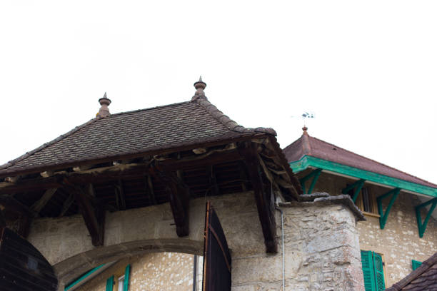 istock Morestel, France: Beautiful Steep Village Rooftops 1539819715