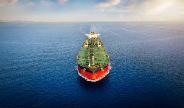 aerial front view of a heavy crude oil tanker - oil tanker tanker oil sea imagens e fotografias de stock