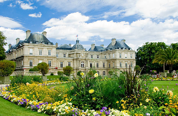 palacio de luxemburgo y gaden - formal garden front or back yard gazebo night fotografías e imágenes de stock