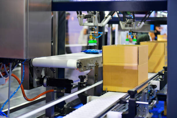 istock Paper box on conveyor belt. parcels transportation system concept 1539852461