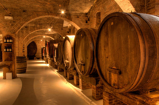 ワインワインセラー - 地下貯蔵室 写真 ストックフォトと画像