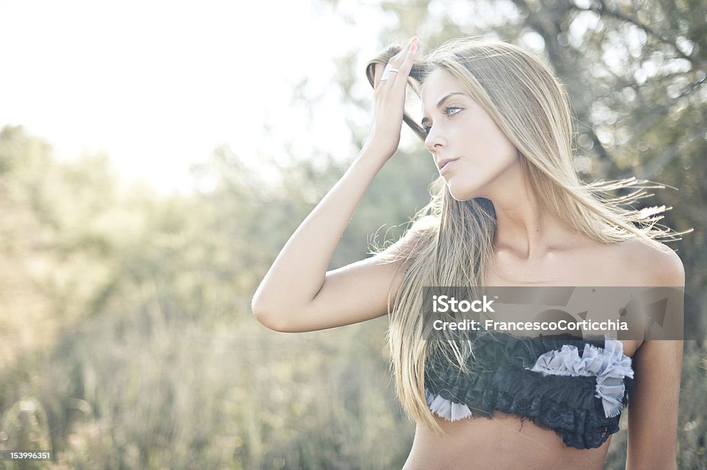 Jeune femme en bikini - Photo de Adulte libre de droits