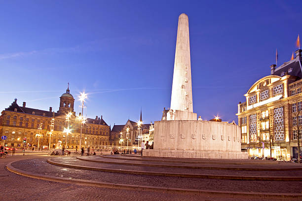 monumento nazionale in piazza dam, amsterdam, paesi bassi - dam foto e immagini stock