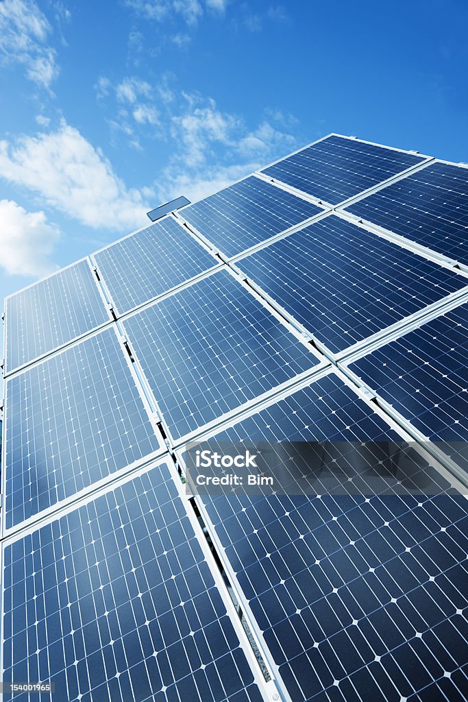 태양광 패널에 대해 Blue Sky - 로열티 프리 태양전지판 스톡 사진