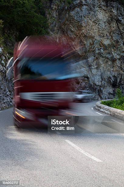 Borrosa Camión En La Carretera De Montaña Foto de stock y más banco de imágenes de Actividad - Actividad, Actividad física, Aire libre