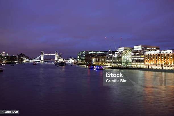 Vista Panoramica Del Tamigi Di Londra Di Notte - Fotografie stock e altre immagini di Acqua - Acqua, Ambientazione esterna, Architettura