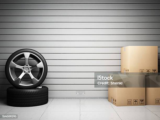 거라지 자동차모드 여유 부품 타이어에 대한 스톡 사진 및 기타 이미지 - 타이어, 창고, 상자
