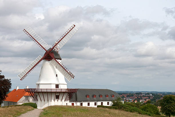 windmill at dybbol - red mill photos et images de collection