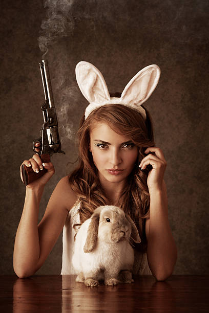 jamais jouent avec le lapin de pâques - easter rabbit bizarre women photos et images de collection