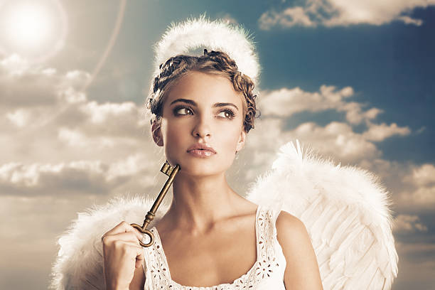 angel holding the key of heaven - engelenpak stockfoto's en -beelden