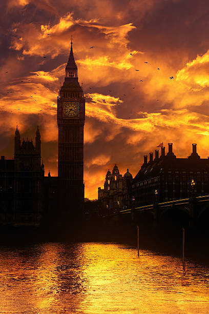 런던의 안개는 빅 벤 at dusk - london england victorian style big ben dark 뉴스 사진 이미지