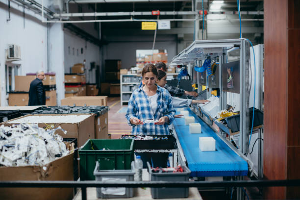 manuel workers team working on the production line in factory - electric plug electricity women power imagens e fotografias de stock