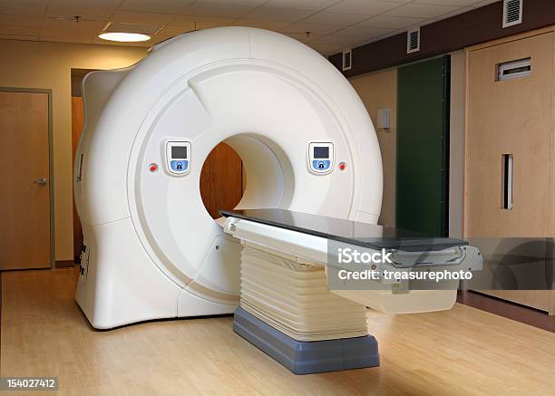 Para El Tratamiento De Cáncer Foto de stock y más banco de imágenes de Equipo médico de escaneo - Equipo médico de escaneo, Tomografía axial computerizada, Cáncer - Tumor