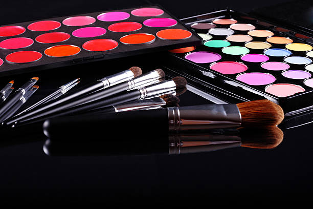 productos cosméticos - make up brush make up eyeshadow face powder fotografías e imágenes de stock