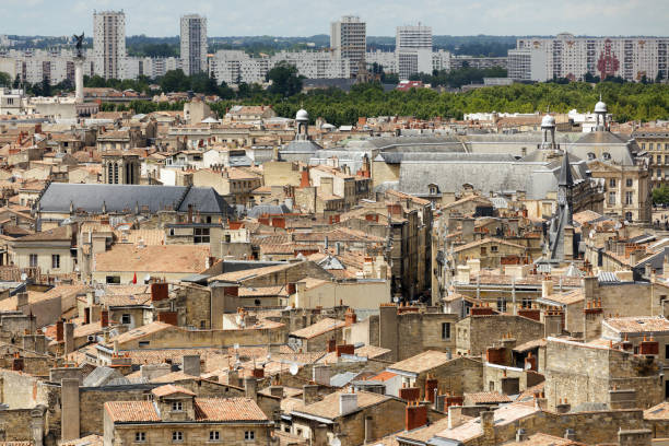 istock Bordeaux modern and old city 154037896