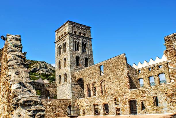 monastery of sant pere de rodes is a former benedictine monastery in the comarca of alt empordà, gerona (spain) - romanesque imagens e fotografias de stock