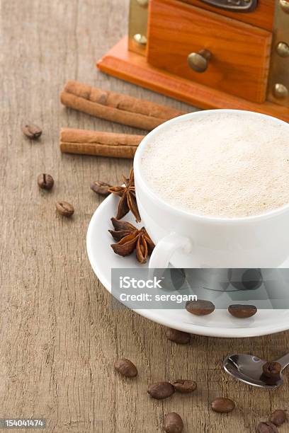 Tazza Di Caffè Con Fagioli E Rettificatrici - Fotografie stock e altre immagini di Anice - Anice, Argentato, Argento