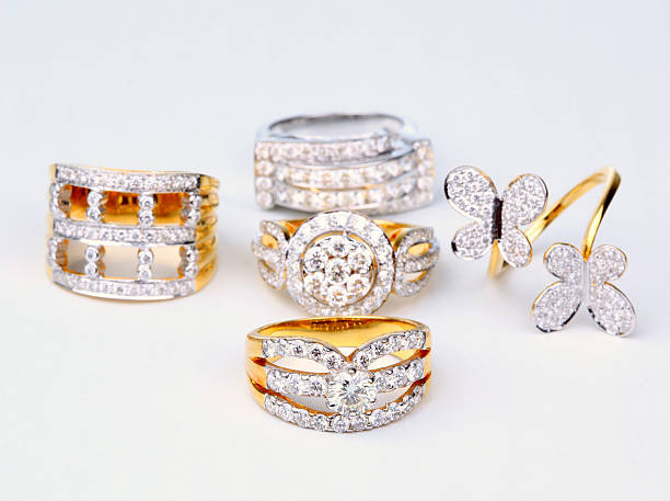 istock Five style of diamond rings. 154041578