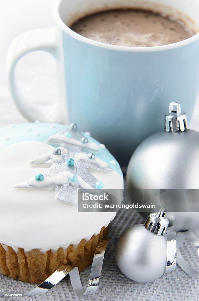 Noël cupcake avec chocolat chaud - Photo de Aliment libre de droits