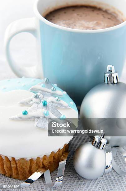 クリスマスホットチョコレートのカップケーキ - おやつのストックフォトや画像を多数ご用意 - おやつ, お祝い, アイシング