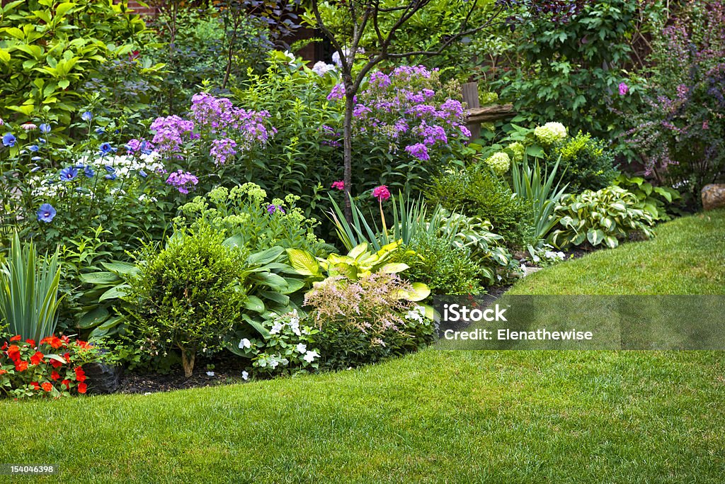 Jardin et des fleurs - Photo de Jardin de la maison libre de droits