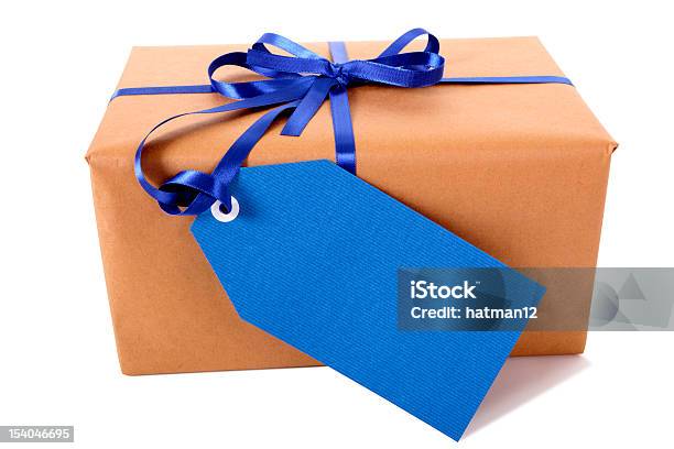 Paquete De Papel Marrón Y Azul Tarjeta De Regalo Foto de stock y más banco de imágenes de Azul - Azul, Blanco - Color, Caja