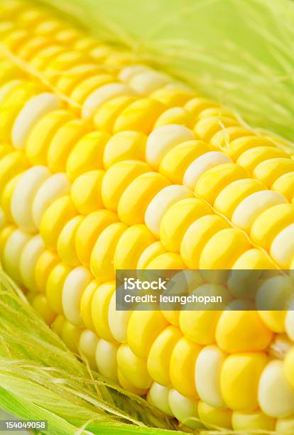 Corn Cob Foto de stock y más banco de imágenes de Agricultura - Agricultura, Alimento, Amarillo - Color