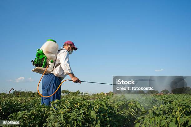 Exterminador - Fotografias de stock e mais imagens de Adulto - Adulto, Agricultura, Ao Ar Livre