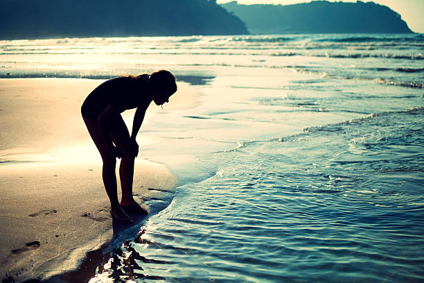 istock Silhouette of girl 154057323